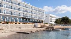 V hotelu na Ibize zemřel už čtvrtý host za tři měsíce. Mladík spadl z třetího patra
