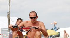 Motorkáři houfně opouštějí Brno. Muž chtěl okrádat na parkovném