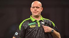 Van Gerwen po vtípku soupeře vybuchl. Šipkařská hvězda po výhře pálila ostrými