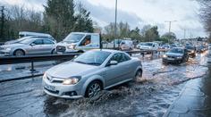 Bouře Herminia udeřila na Evropu. Meteorologové vydali několik varování
