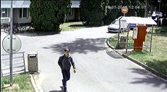 Krádeže v nemocnici: Pomozte identifikovat muže na fotce!