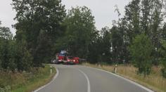 Motorkářka na Vysočině narazila do stromu. Policie hledá svědky nehody