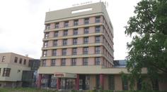 Chátrající hotel v Chrudimi je dle obyvatel ostudou města. To se ale možná změní