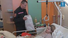 Krásné gesto: Hasiči z Ostravy přinesli dětem dárky do nemocnice