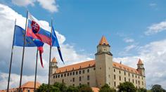 Slovensko se ujímá vedení EU. Narychlo sázeli kytky a trávníky
