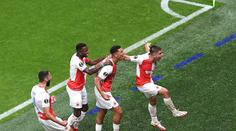 Češi hráli proti deseti: Slavia vyhrála v závěru, Jablonec spasila penalta