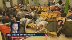 Štáb slovenské televize obklíčili vojáci. Do vozu jim nacpali cizí ženu