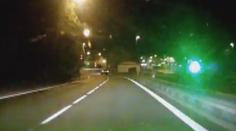 Žena si krátila dlouhou chvíli, laserem oslňovala auta. I jedno policejní