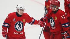 VIDEO: Putin opět řádil na ledě. Ve společnosti hvězd nasázel 8 gólů