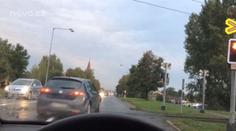 Řidiči nesmyslně hazardují na přejezdech, červená je nezastaví