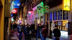 Amsterdam zatrhne kouření marihuany ve čtvrti červených luceren