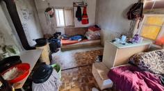 Měly hlad a myly se v potoce. V lesní chatce na jihu Čech našli tři malé děti