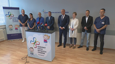 Siamská dvojčata narozená v Bratislavě jsou srostlá pánvemi. Čeká je operace