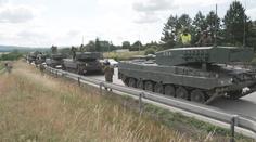 Česko brázdily tanky Leopard. Armáda cvičila jejich přesun po dálnici