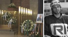 Poslední rozloučení s Kloučkem začalo v symbolický čas. Přišla řada osobností