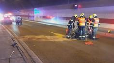 Tragická nehoda v pražském tunelu. Motorkář narazil do zdi a zemřel