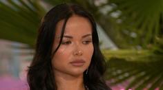 Kerol z Love Islandu to schytala za odloučení od dcery. Psycholog se jí zastal