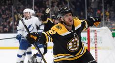 Pastrňák opět řádil! Hattrickem sestřelil obhájce Stanley Cupu