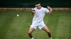 Zvolil špatné ubytování a teď se peče. Menšík se ve Wimbledonu chladí fénem