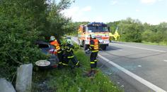 Mladý řidič (18) rozbil auto o sloup. Spolujezdec (17) nepřežil