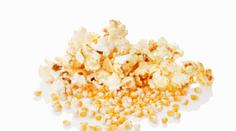 Proč zůstanou v popcornu nevypukaná zrnka? VYSVĚTLENÍ