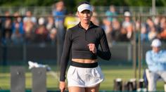 Z focení v plavkách na tenisové kurty. Na Wimbledonu nastoupí i modelka