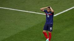 Selhal jsem, za penaltu se omlouvám, kaje se Kylian Mbappé