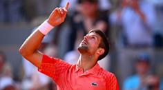 Djokovič je krůček od rekordního triumfu. Alcaraz se nevzdal ani přes bolesti