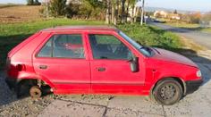 Porouchané auto očesali zloději. Majitel dostal od policistů pokutu