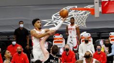 Jde to i bez Hardena. Houston slaví výhru, Jokič drtil Golden State