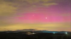 Krásný úkaz nad Českem. Lidé viděli polární záři, ještě ji můžete zahlédnout