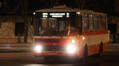 Opilí mladíci zkopali řidiče autobusu a mlátili ho lahví do hlavy