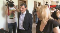 Soud odmítl Rathovu stížnost. Musí dál platit 600 tisíc měsíčně