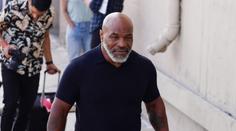 Co se mu stalo? Boxer Mike Tyson se objevil na invalidním vozíku