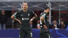 Černé pásky a prázdná sedačka. Fanoušek Liverpoolu zemřel před LM