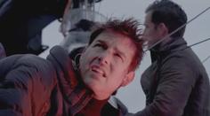 Tom Cruise nepotřebuje kaskadéry, na motorce skáče bez jištění