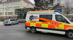 Zásah policie ve škole v Černošicích. Chlapec vytáhl revolver