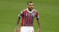 Alves si ve vězení už zahrál první zápas. Na cele je s bodyguardem Ronaldinha
