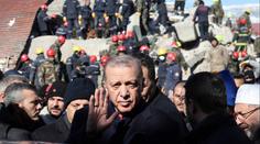 Ze sutin v Turecku vytahují poslední přeživší. Erdogan čelí silné kritice