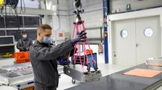 Volkswagen rozeseje po Evropě továrny na baterie. Ve hře je i Česko