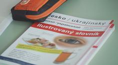 Nadace vydává učebnice v ukrajinštině. Pomoci mají učitelům i žákům