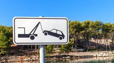 Slovák autem zničil pláž v Chorvatsku. Ostuda pro celou zemi, stěžují si lidé