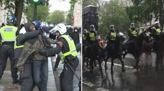 Protesty se zvrhly, davem se prohnal splašený policejní kůň! VIDEO