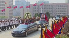 Velkolepého pohřbu v Severní Koreji se účastnily tisíce lidí. Země přitom bojuje s covidem