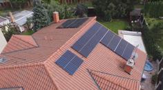 Saharský písek dělá problémy i v solární energii. Efektivita klesla o polovinu