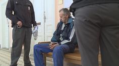 Muž kvůli penězům napadl invalidního otce. Hrozí mu 10 let