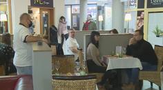 Restaurace už počítají s vyhozením zásob, obchody nejspíš nezavřou