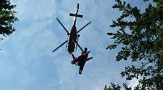 Dramatická záchrana: Paraglidista se zřítil do korun stromů, zachraňovali ho vrtulníkem!