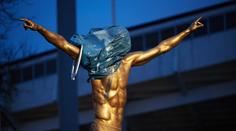 Zlatanova socha v plamenech! Fanoušci Malmö cítí křivdu