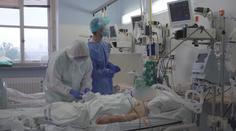 Tvrdší opatření hned, píší lékaři vládě. Další nápor nezvládneme, varují